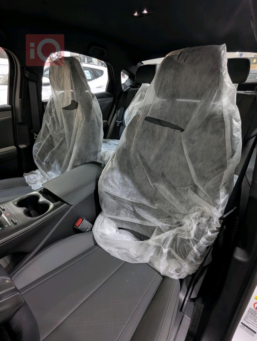 بی وای دی Qin Plus